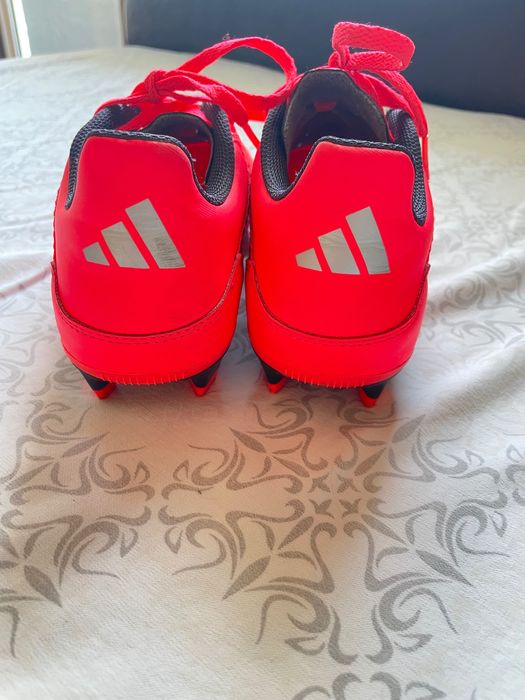 Продавам Бутонки Адидас