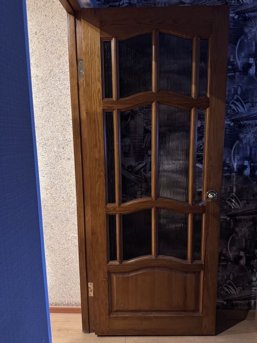 Б/у двери из чистого дерева