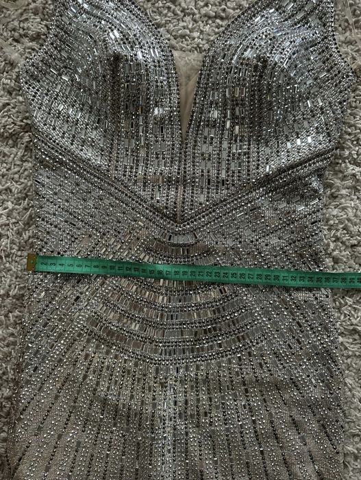 Rochie elegantă cu pietricele, mărimea M.