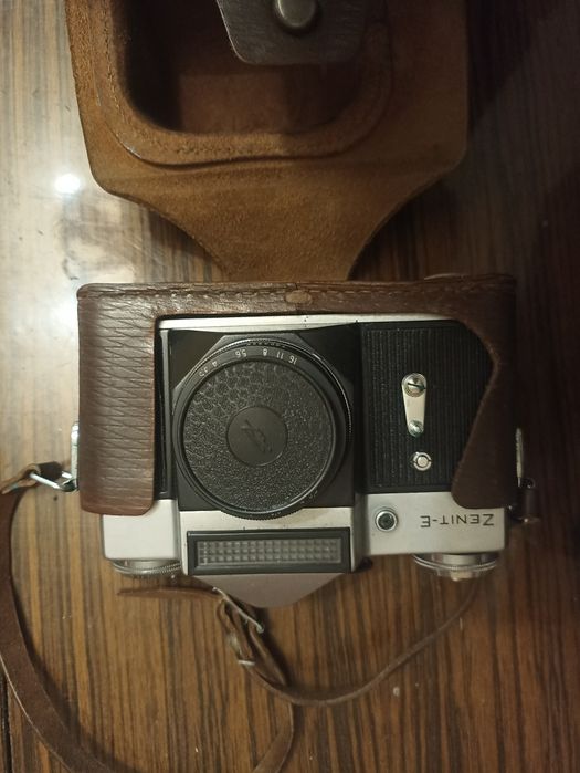Фотоапарат Zenit със светкавица