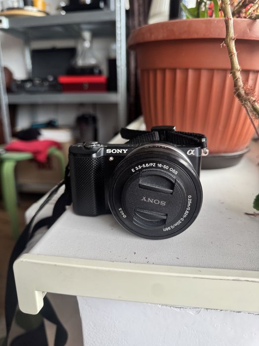 Aparat foto mirrorless Sony Alpha a5000