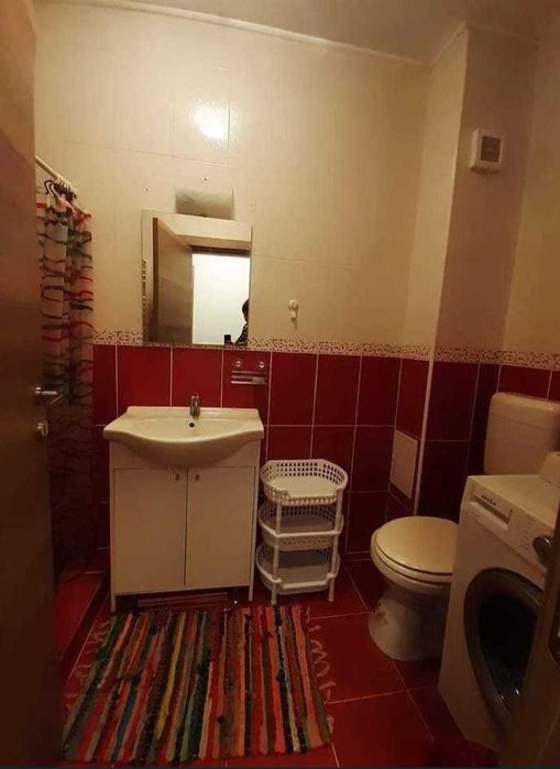 Proprietar inchiriez garsonieră cu loc de parcare