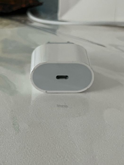 Оригинальный сетевой адаптер Apple на 20 Вт