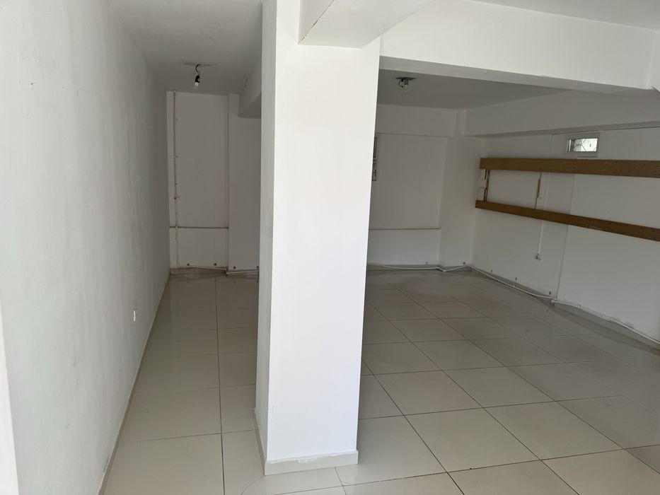 De inchiriat spatiu comercial in piata centrala din Tg jiu parter 32mp