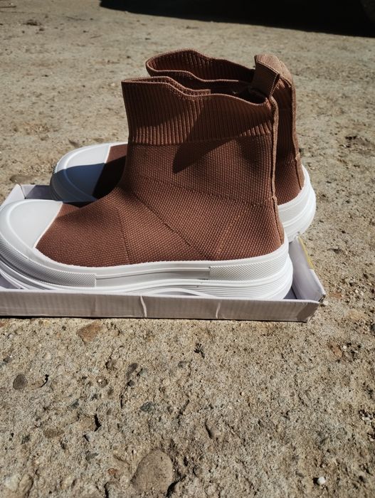 Обувки удобни нови