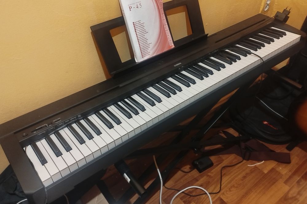 Pian Digital Yamaha P-45B+Suport+Pedala Sustain+Cablu USB pentru midi