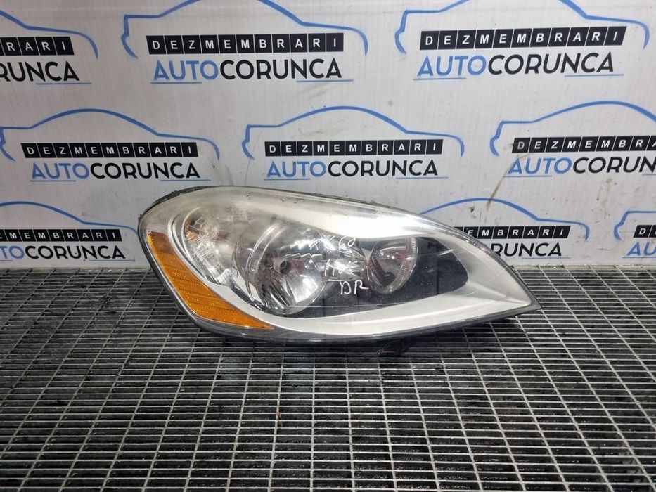 Far Dreapta Volvo XC60 2008 - 2013 SUV 4 Usi (1105) Fara xenon