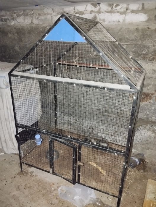 Temir qafas sotiladi qushlar uchun Olegonla narxini kelishamiz