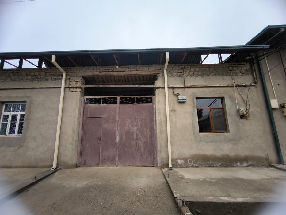 Hovli sotiladi .6 sotix. Qarshi shaxar qilichbek qo'rĝoncha mfy