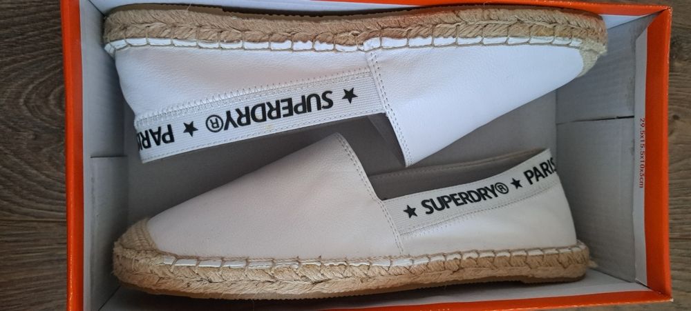 Ескадрили Superdry