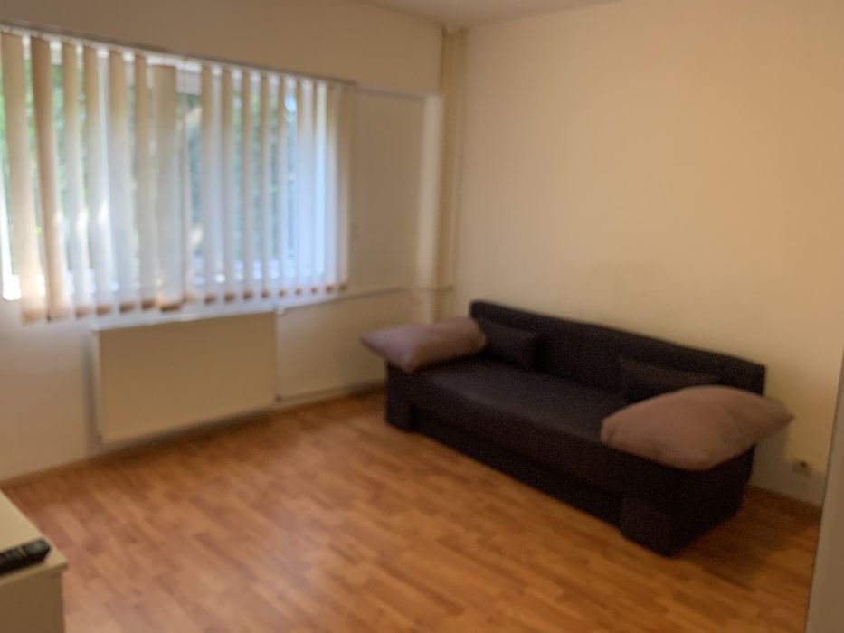 Chirie garsoniera zona Decebal, etaj 1, mobilata, utilata 200 euro