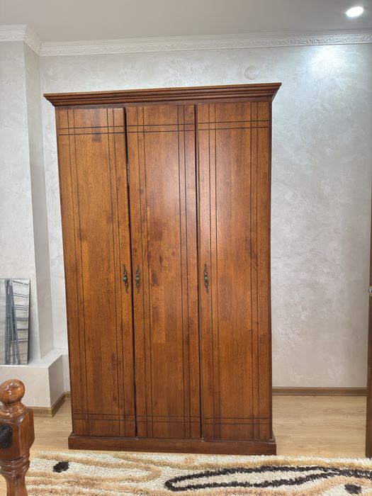 Продается Шкаф трехдверный