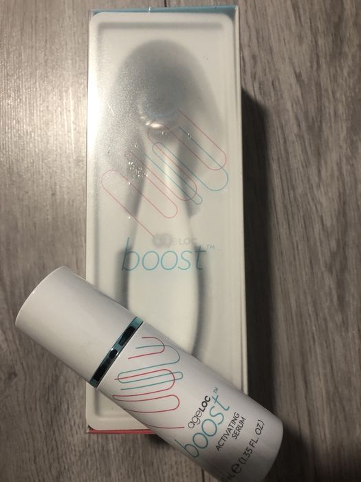 Dispozitiv Nuskin Ageloc Boost pentru intinerirea tenului