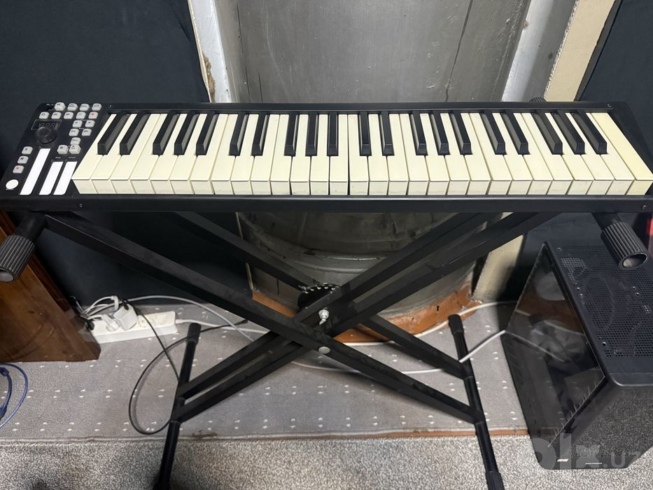 Midi klavish Icon kattasi  stoykasi bilan