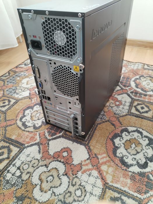Se vinde unitate desktop Lenovo