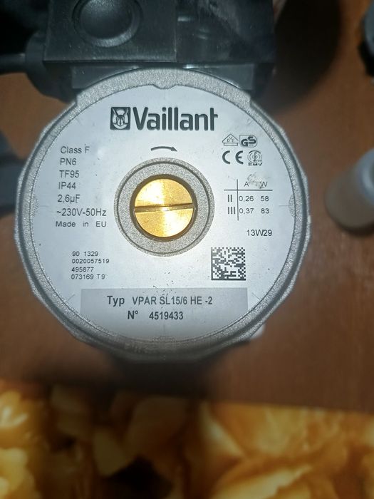 Vând pompa de apa centrala vaillant