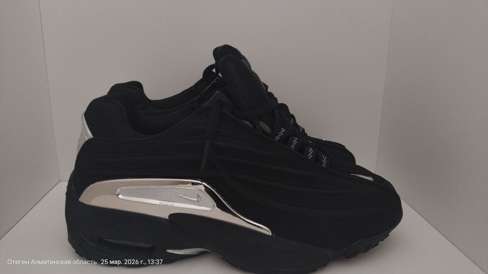 новые кроссовки найк нокта