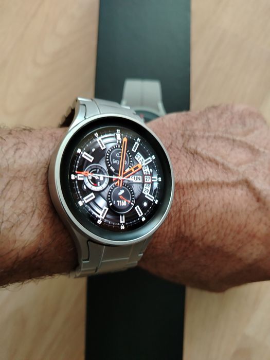 Часовник Samsung Galaxy watch 5 pro