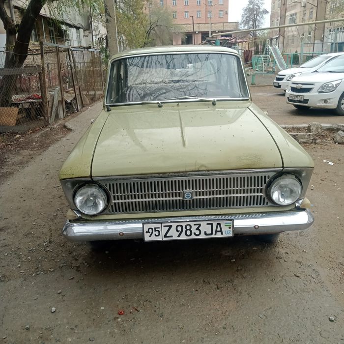 Москвич бу. . но на ходу. Мотор хороший цена 6 мил договорная
