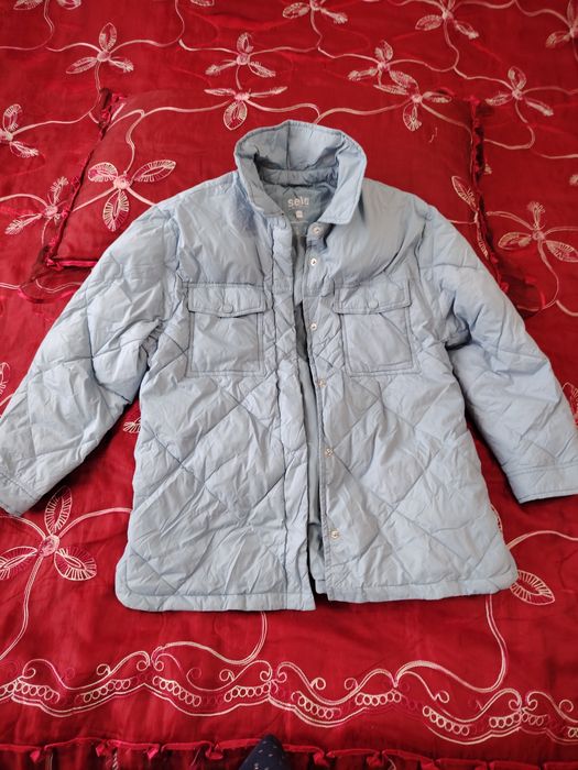 Продам куртки на девочку.
