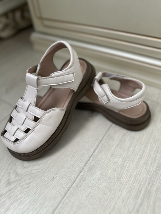 Продаю детскую обувь