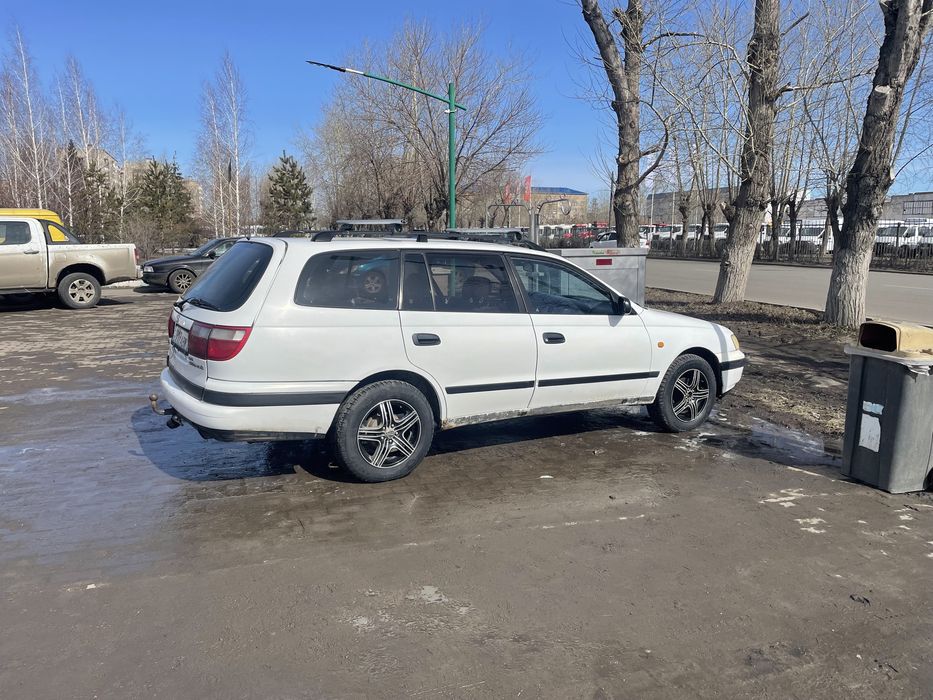 Продам тайота карина е