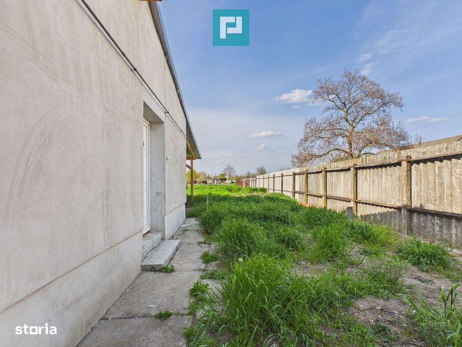 Casă renovată 4 camere si 1452 mp teren în Bătania