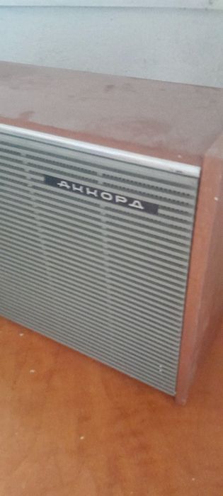 Проигрыватель   с колонками  !