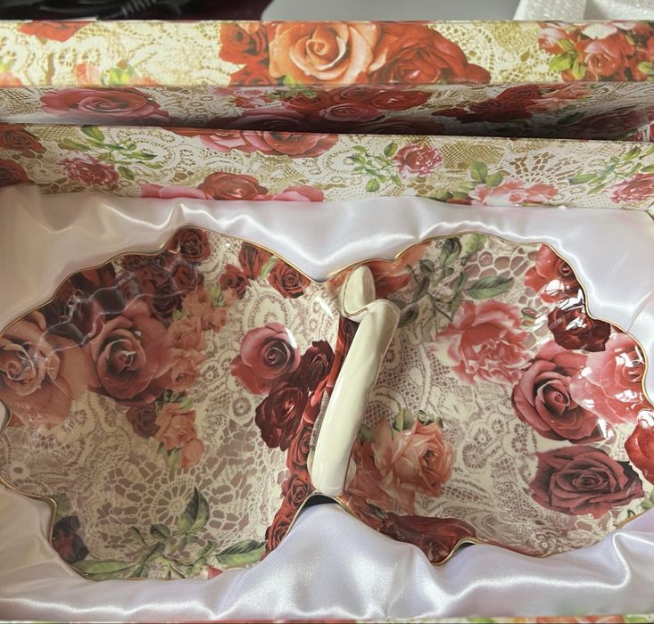 ЧИСТО НОВ Порцеланов съд