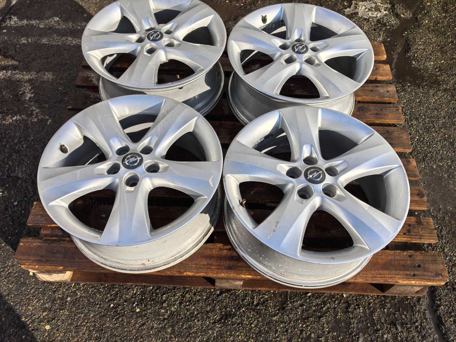 17 цола 5 х 105 мм Опел / Шевролет - 7 Инча / ЕТ 42 - Като нови !