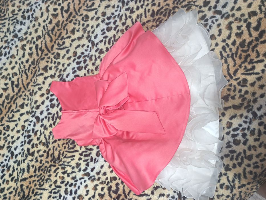 Продам очень красивое и пышное платья