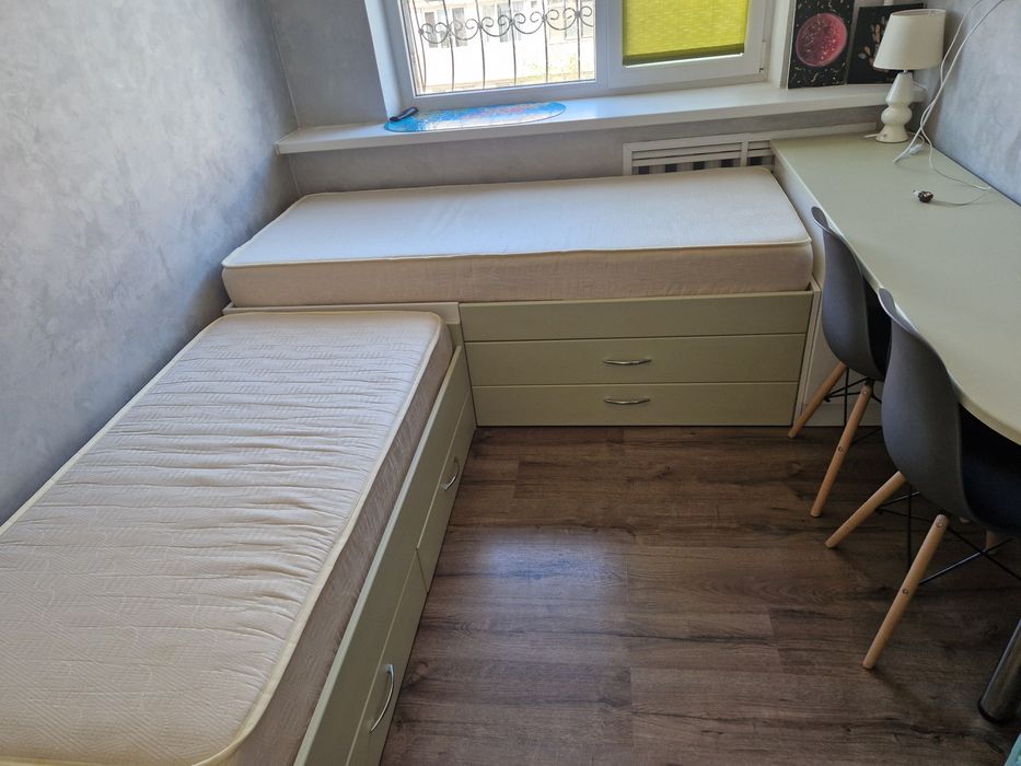 Продам детские кровати и стол со шкафчиком