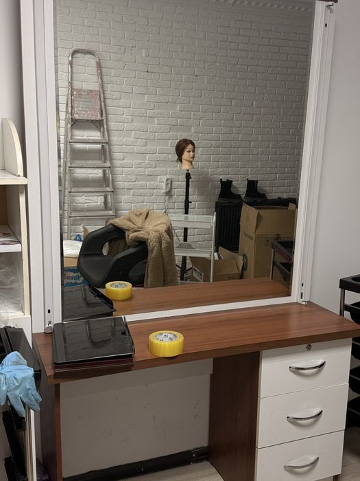 Продаются 2 зеркала с тумбой