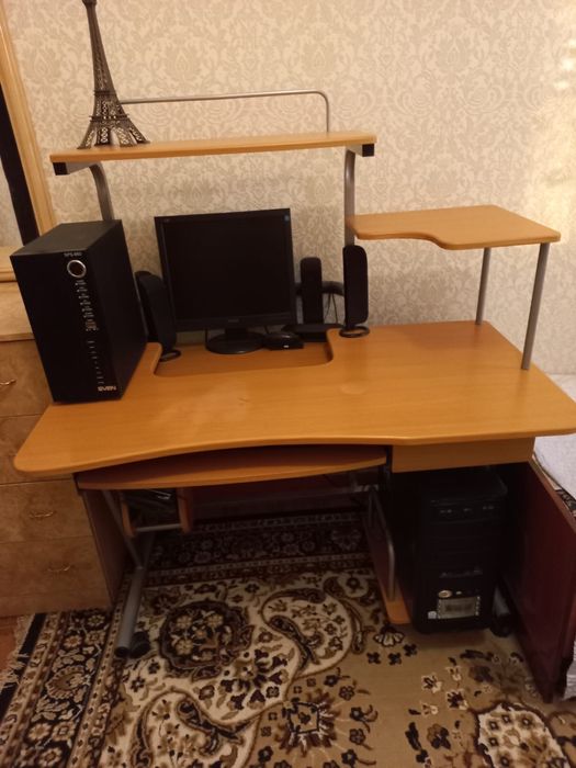 Компьютер со столиком