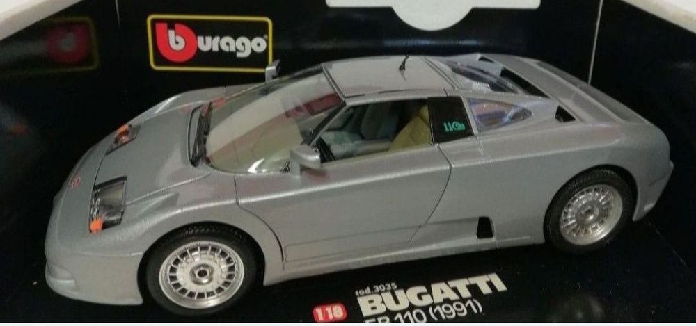 Macheta auto Bugatti EB110 (1991) la scara 1:18 produsă de Bburago