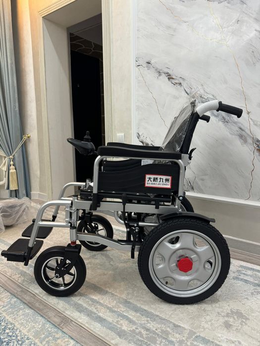 Электрическая инвалидная коляска