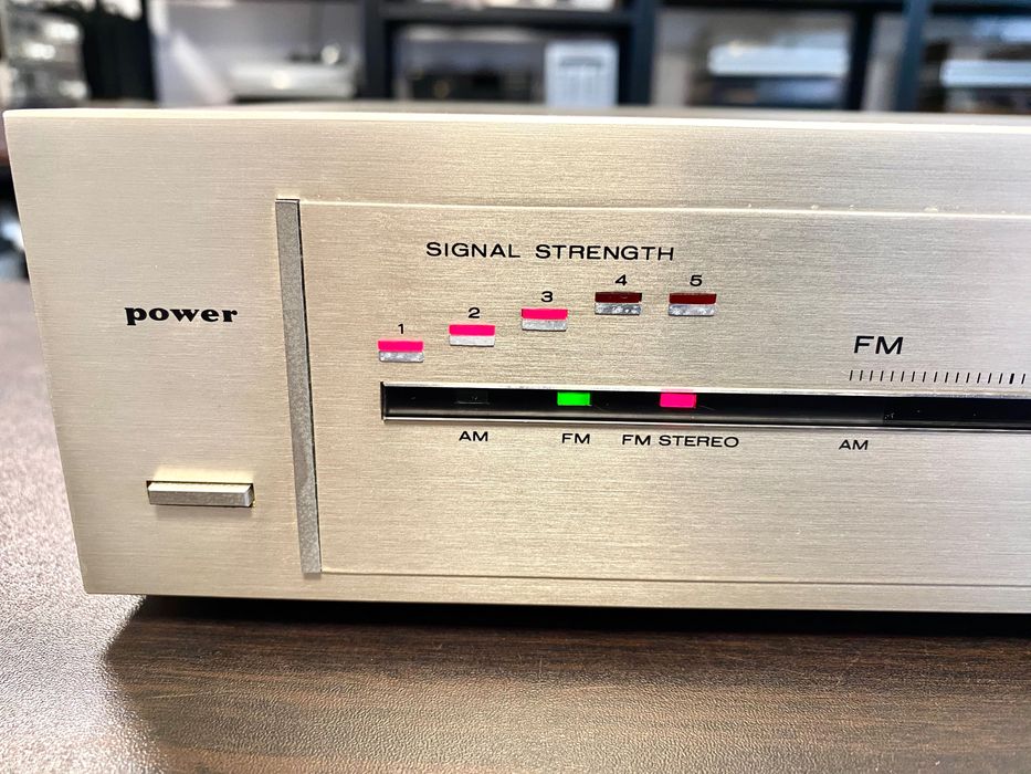 Аналогов тунер Marantz