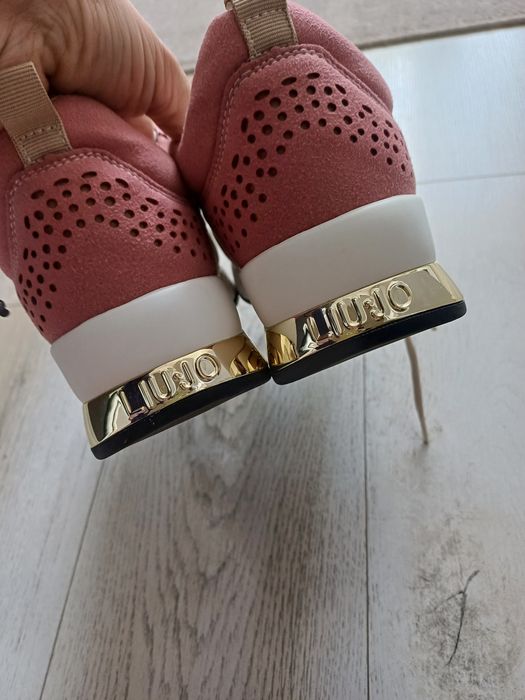 Adidași Liu Jo.   .