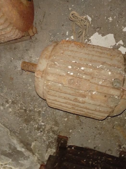 Продам  электродвигателя