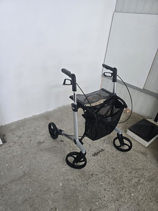 Rolator pliabil, cu șezut, coș și frâne, max. 130kg carut persoane cu dizabilitati cadru cu roti fracturi glezna