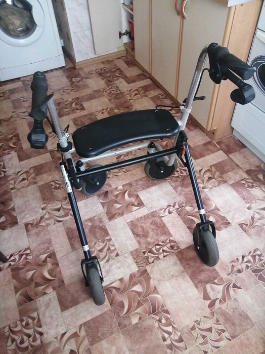 Ходунки роллаторы с сиденьем (Швеция)