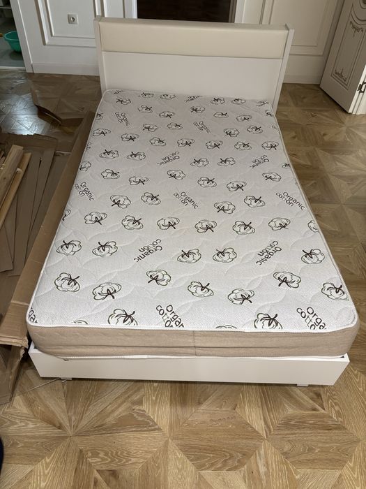 Кровать ikea с матрасом