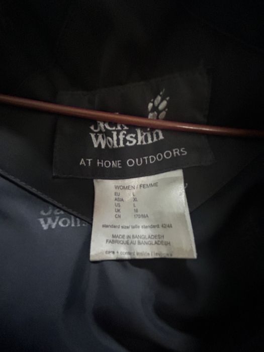 Продам куртку Jack Wolf