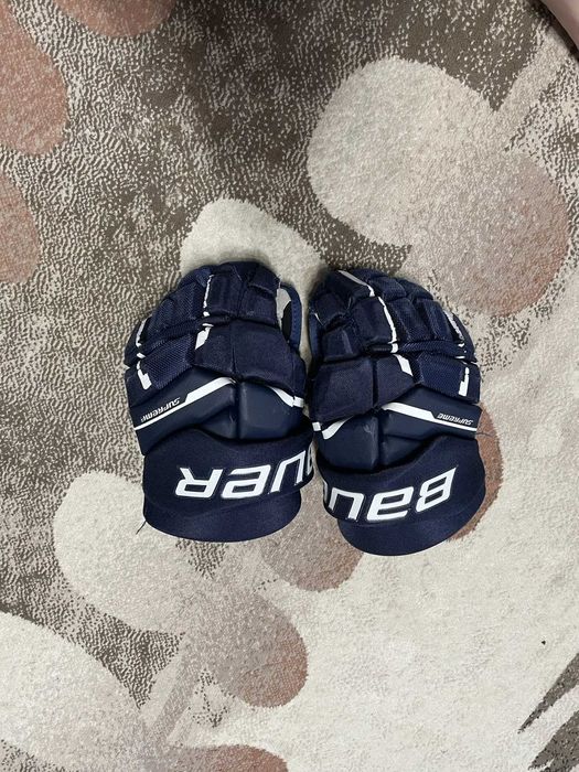 Продам хоккейную форму 11-13 лет.