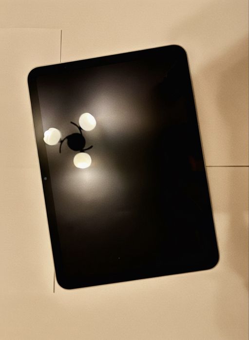 iPad A16 – Ca nou, baterie 100%, 74 cicluri, cutie originală