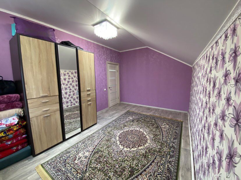 Үй сатылады бір аулада екі үй