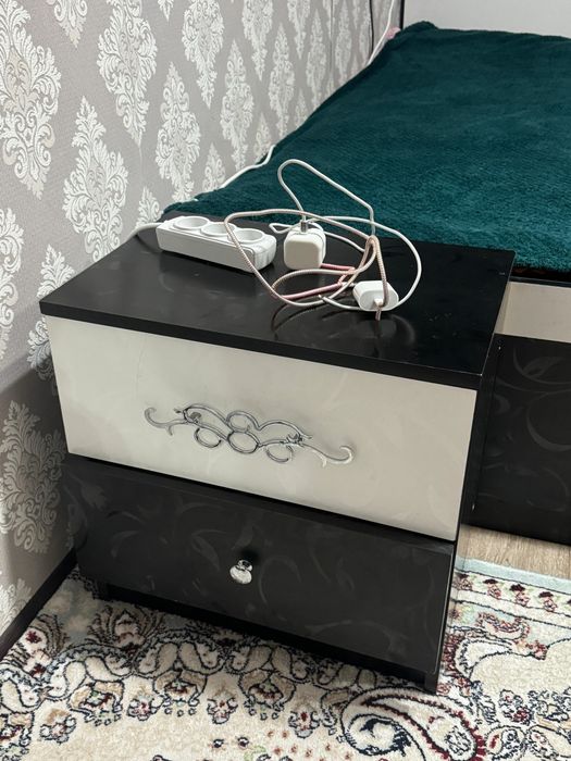 Продам кровать с тумбочками