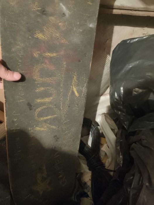 Продавам  стар  скейтборд.