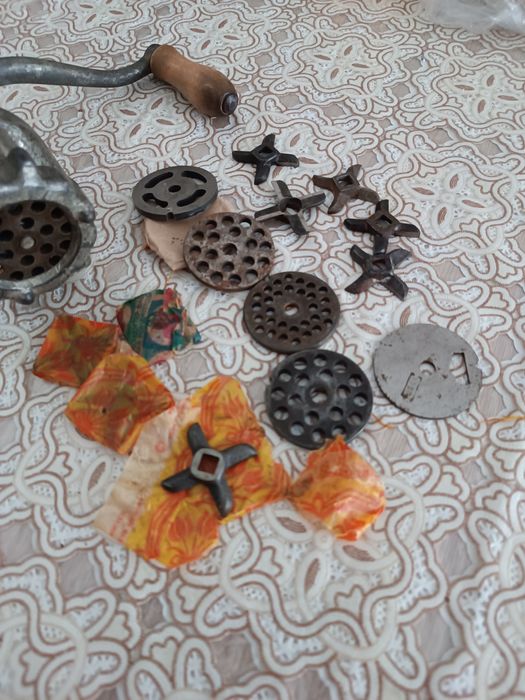 Продам  советскую  мясорубку  .