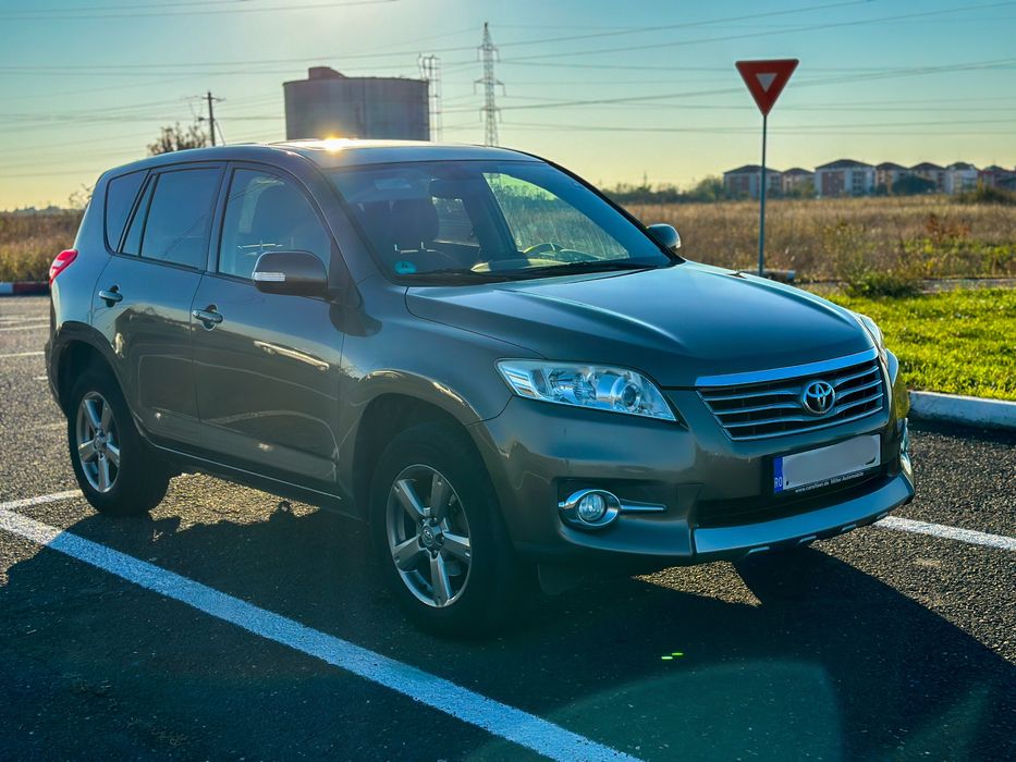 Toyota RAV4, 2012, 2.2 diesel, cutie manuală